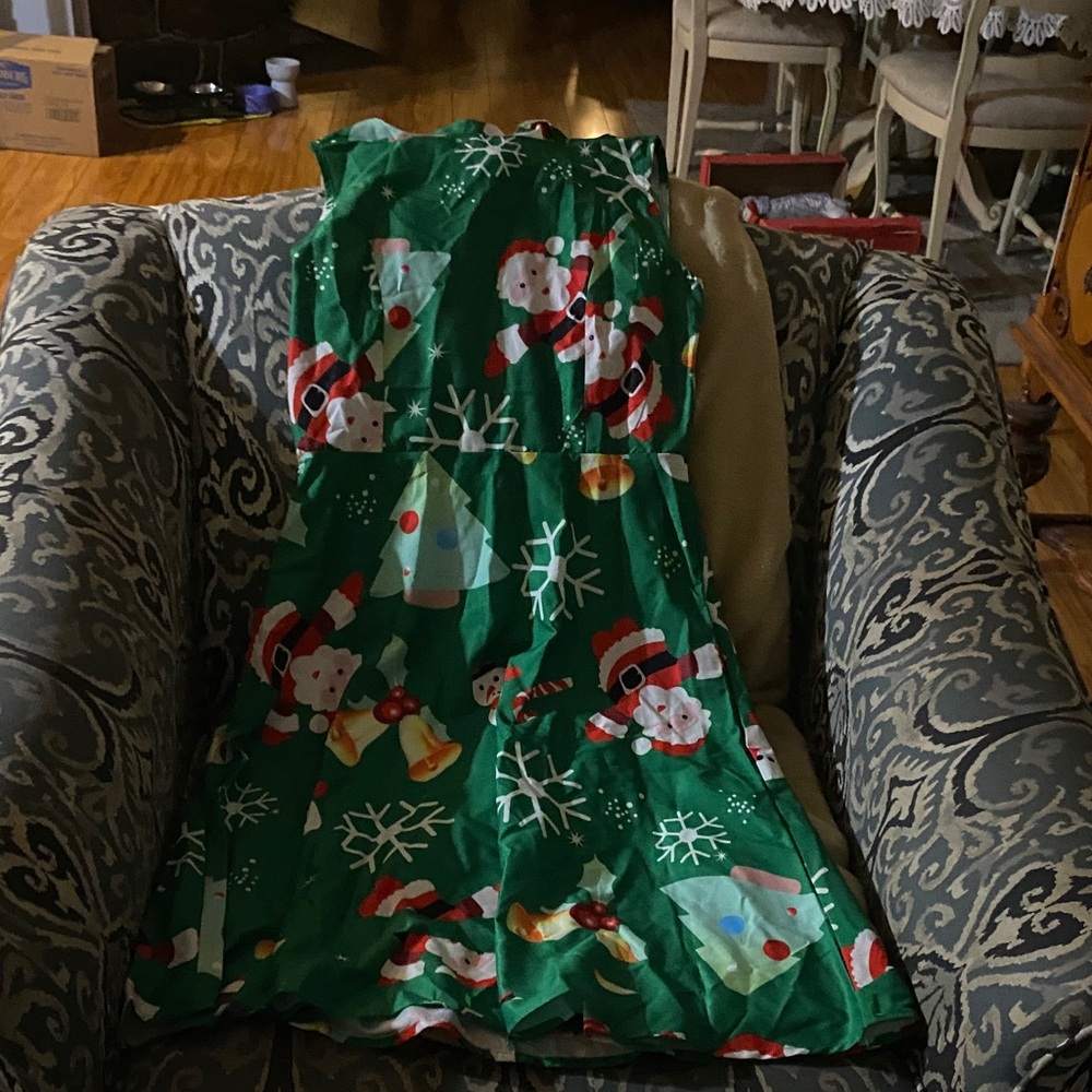 Holiday-Themed Green Maxi Dress